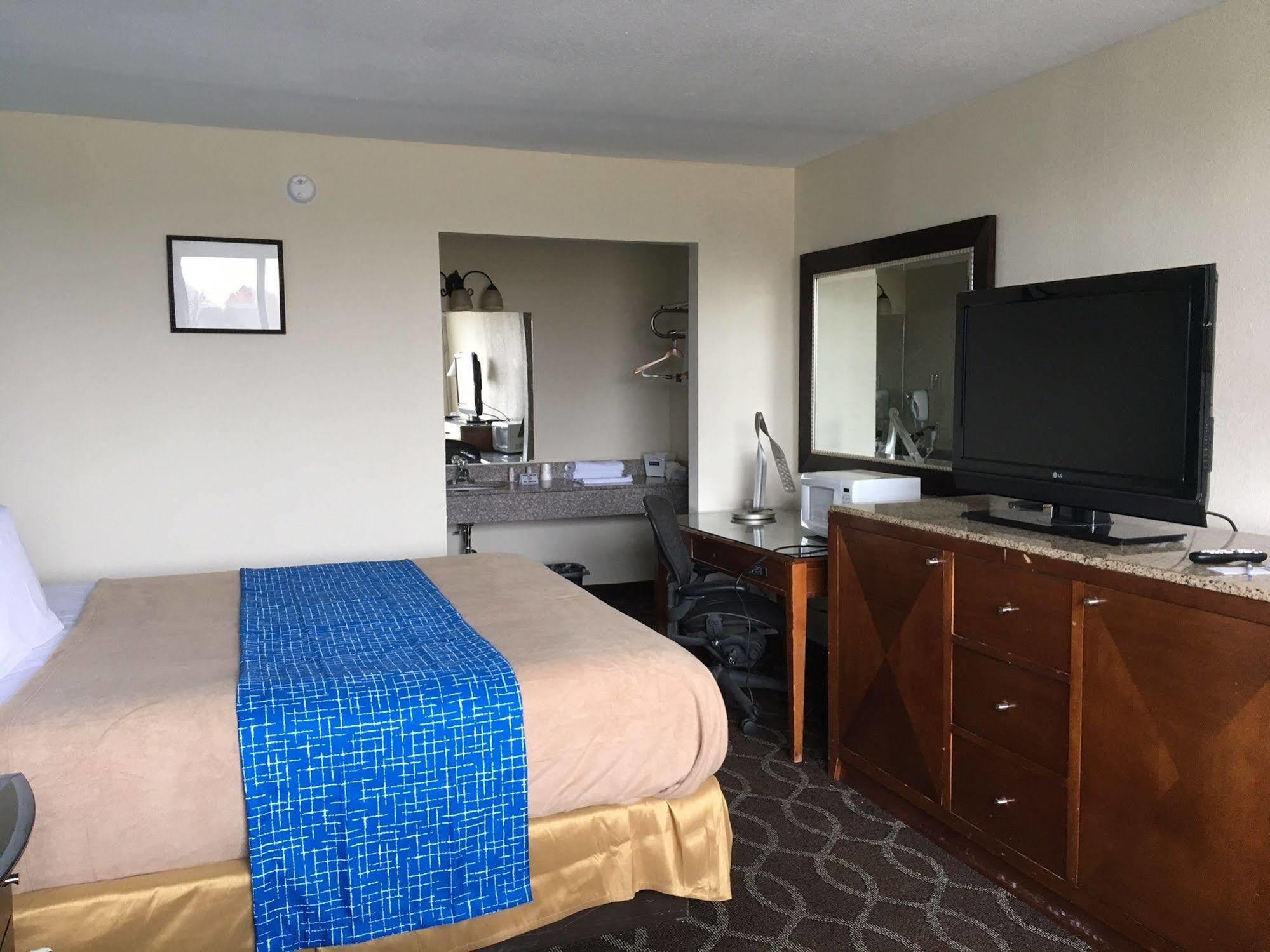 Travel Inn Marston Bagian luar foto